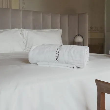 Boutique Palazzo Ricardi Con Spa, Piscina E Parcheggio Nocleg ze śniadaniem