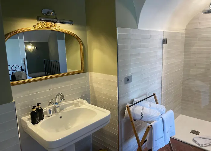 Boutique Palazzo Ricardi Con Spa, Piscina E Parcheggio Frühstückspension *